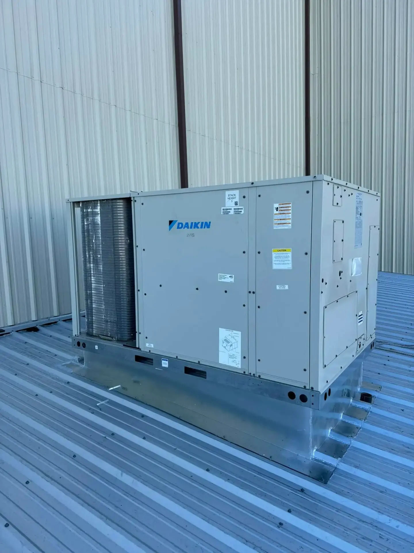 Daikin commercial rooftop heat pump unit installation